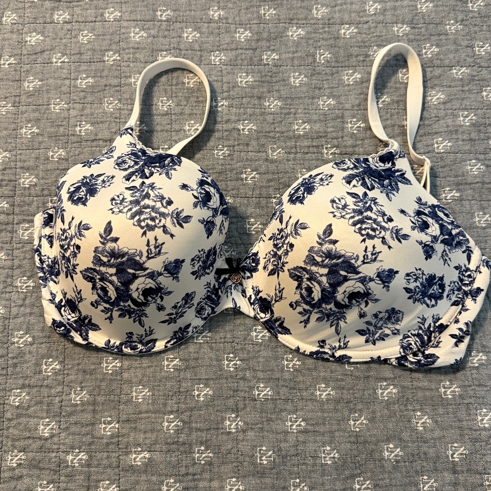 Victoria's Secret Blue and White Bra 34DDD